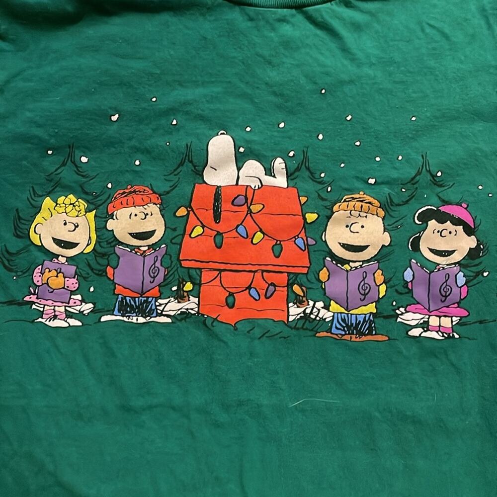 Peanuts Brand Size Medium Charlie Brown & Gang Green Tee Shirt Snoopy